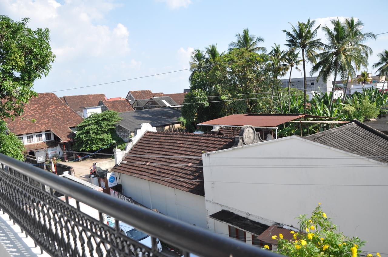 Daffodils Spice Court Hotel Kochi Exterior foto