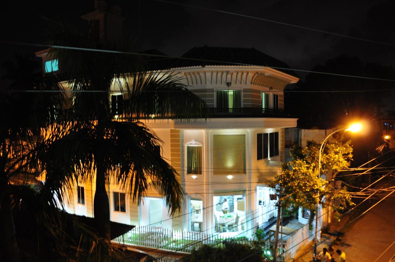 Daffodils Spice Court Hotel Kochi Exterior foto