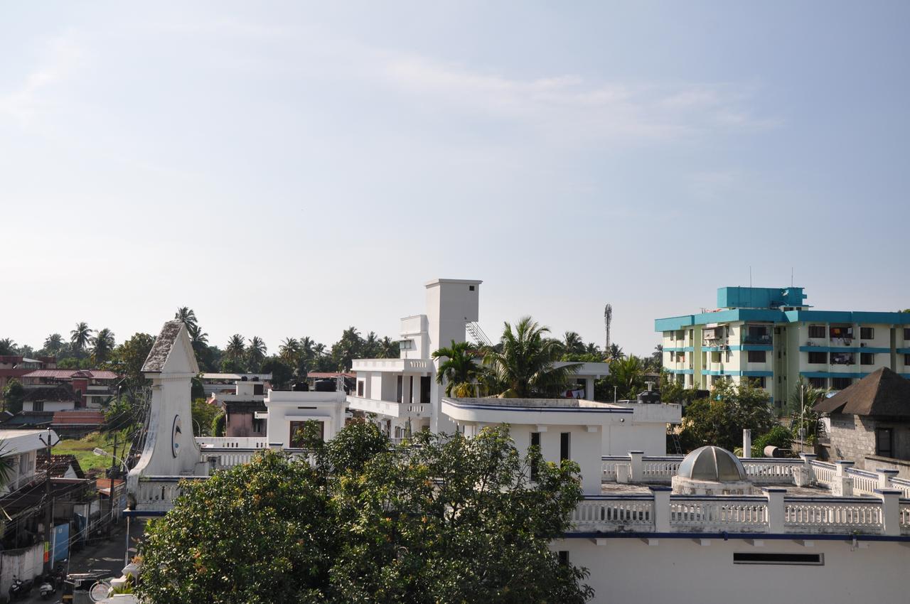 Daffodils Spice Court Hotel Kochi Exterior foto