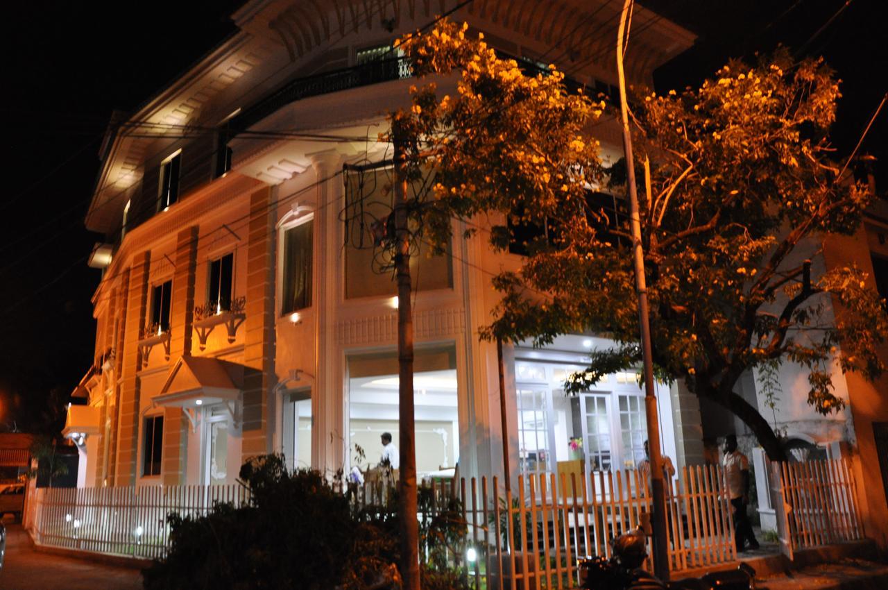 Daffodils Spice Court Hotel Kochi Exterior foto