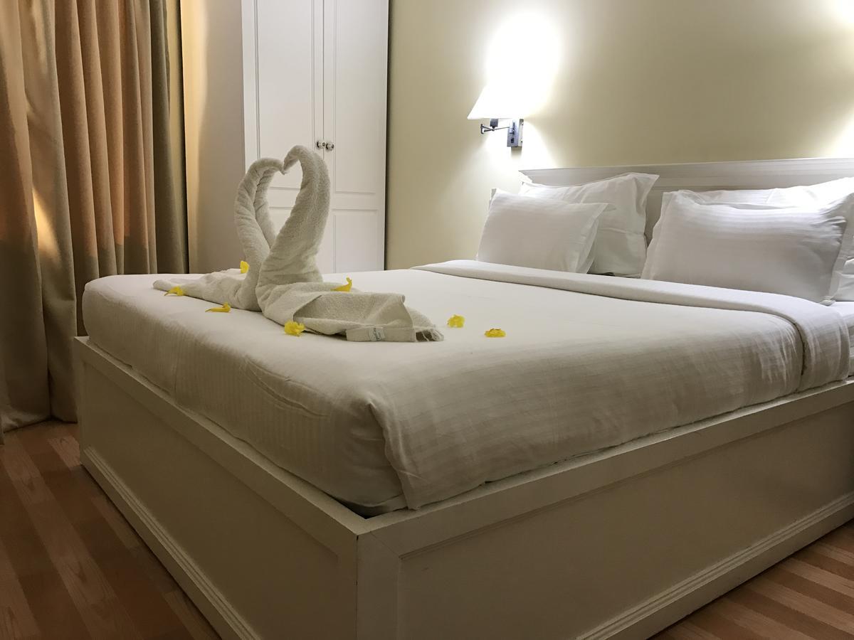 Daffodils Spice Court Hotel Kochi Exterior foto