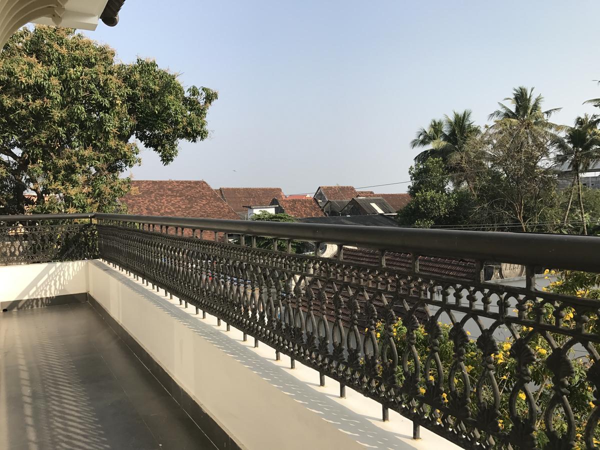 Daffodils Spice Court Hotel Kochi Exterior foto