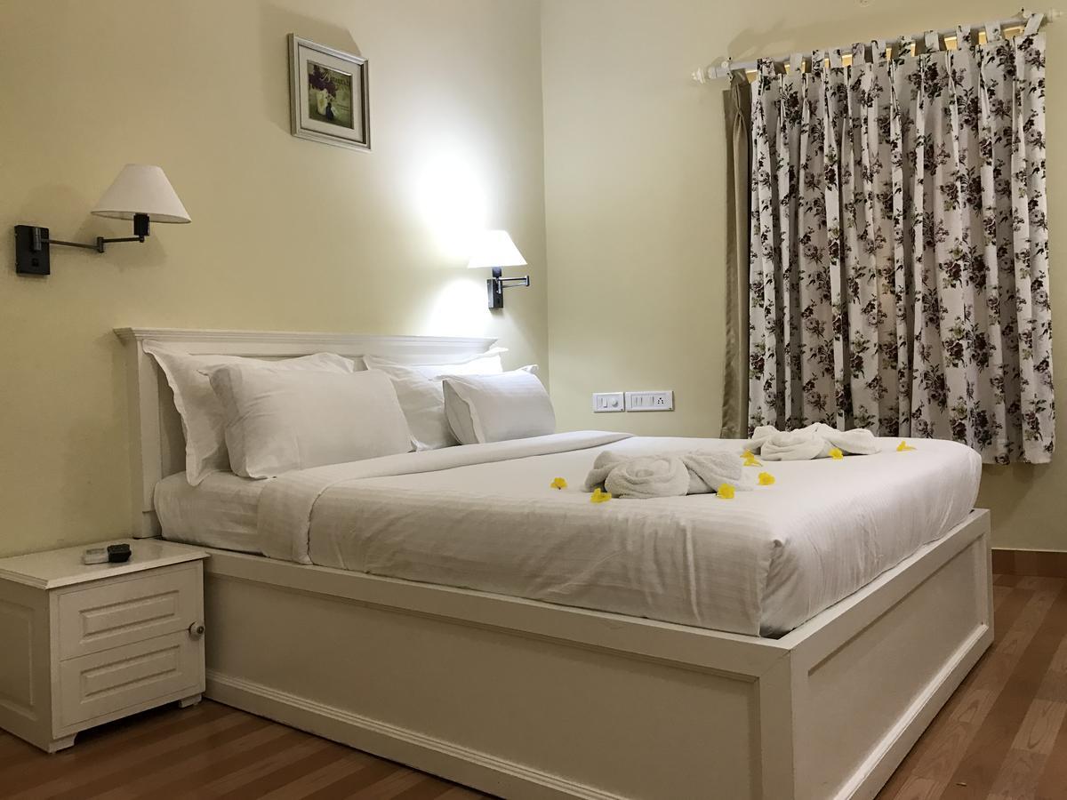 Daffodils Spice Court Hotel Kochi Exterior foto