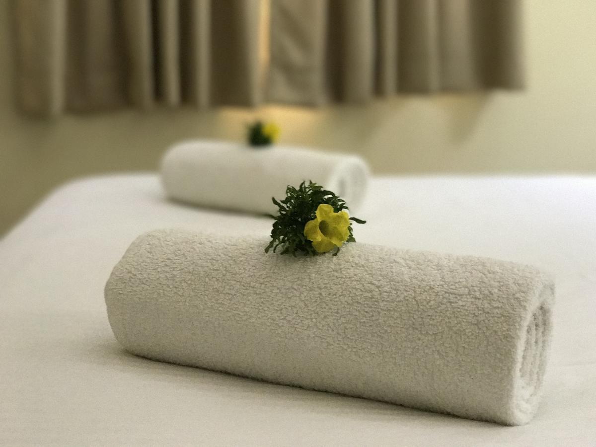Daffodils Spice Court Hotel Kochi Exterior foto