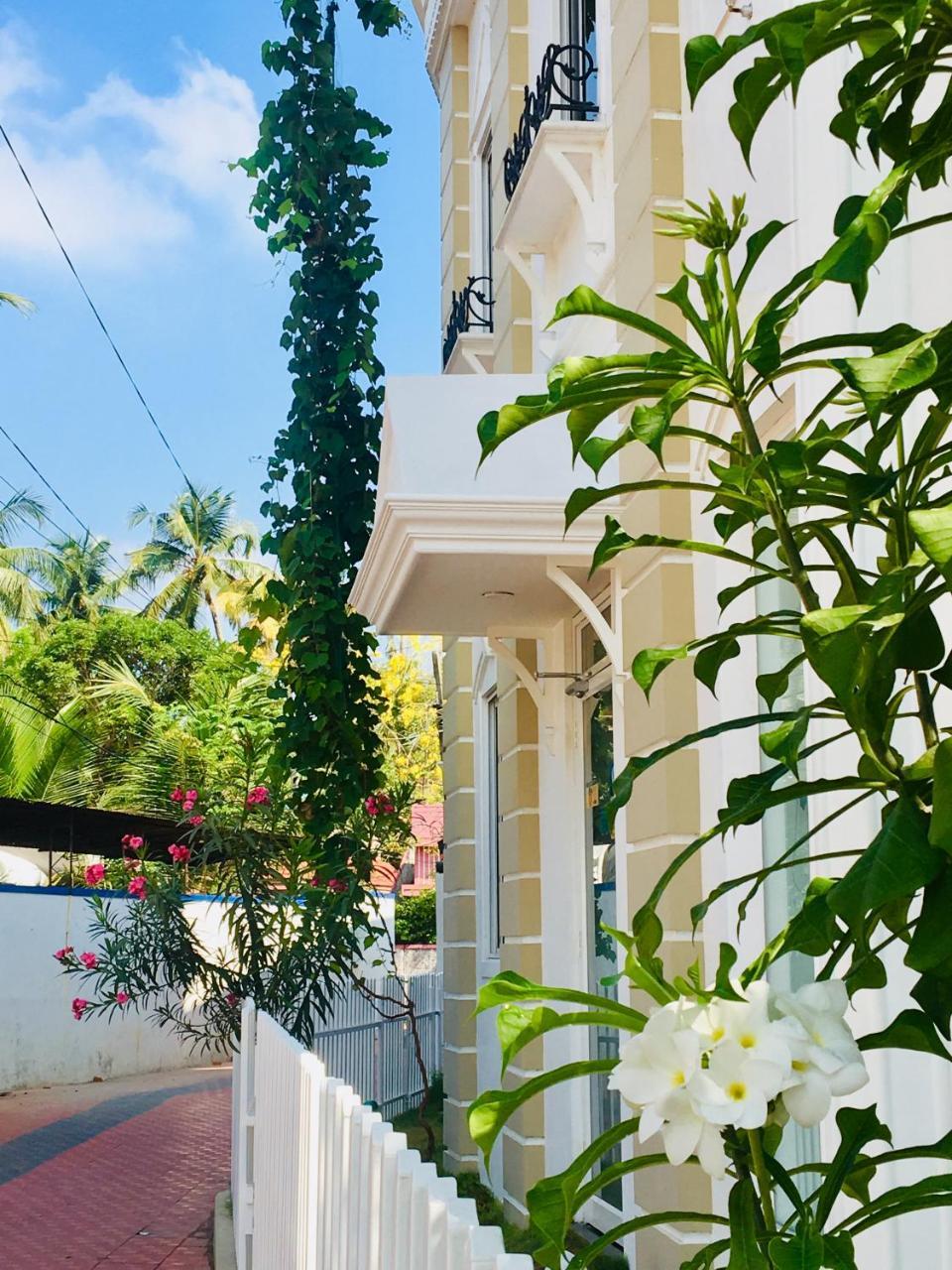 Daffodils Spice Court Hotel Kochi Exterior foto