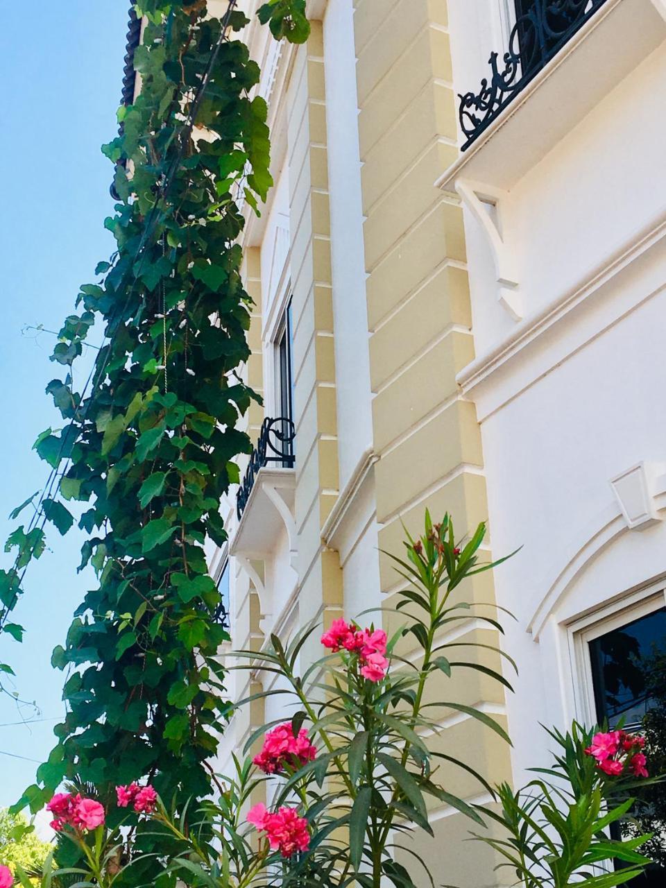 Daffodils Spice Court Hotel Kochi Exterior foto